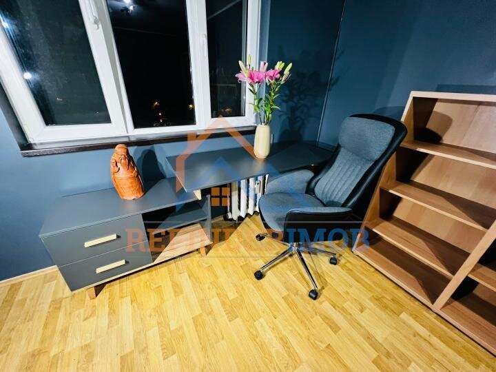 Titan Apartament de vanzare cu 3 camere, zona Titan - Metrou Nicolae Grigorescu