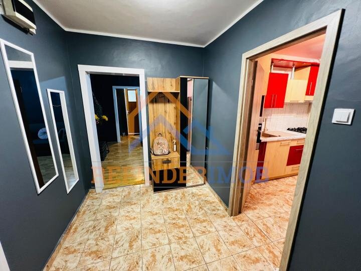 Titan Apartament de vanzare cu 3 camere, zona Titan - Metrou Nicolae Grigorescu